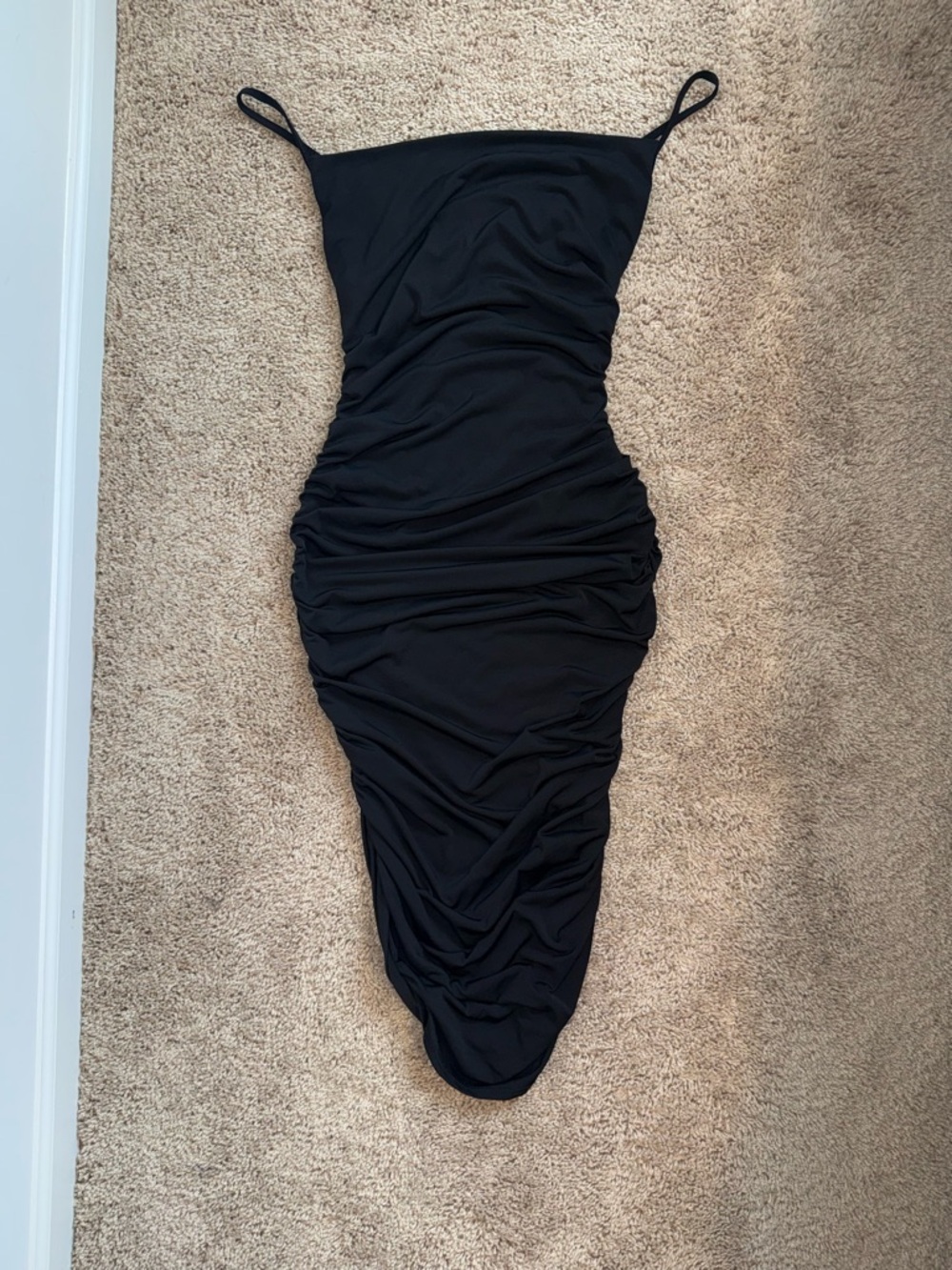 Sleek Black Ruched Spaghetti-Strap Midi Dress